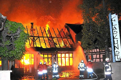 Mehrere Fachwerkgebäude in der Lindengasse in Altenheim fielen den Flammen zum Opfer. Foto: Künstle
