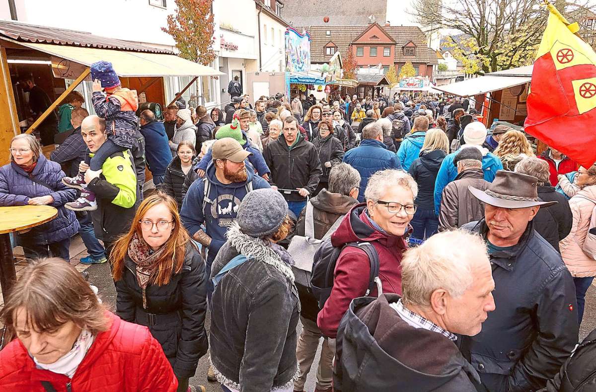 Tausende Menschen bevölkerten am Samstag und Sonntag den Ort: Nach zwei Jahren Pause konnte nun endlich der 567. Katharinenmarkt stattfinden.