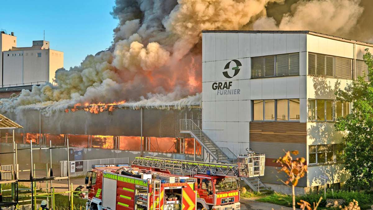 Holz- und Furnier-Firma brennt in Horb: Feuerdrama im Industriegebiet Heiligenfeld