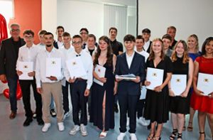 19 Werkrealschüler haben in Haslach jetzt ihren Abschluss geschafft. Foto: Störr