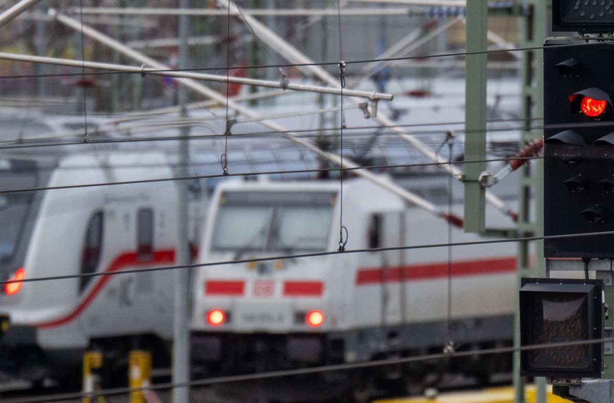 Warnstreik am Freitag: Deutsche Bahn verurteilt  Aktion als „völlig unnütz und unnötig“