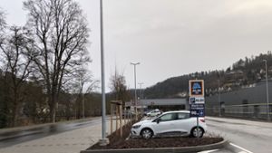 Der Kundenparkplatz bei Aldi ist auf 90 Minuten begrenzt. Foto: Nowotny