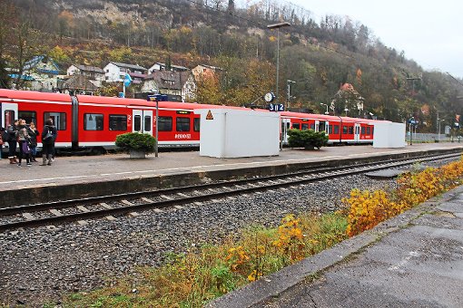 Die Bahn will bislang nur den Mittelbahnsteig erhöhen. Die Stadt Sulz favorisiert einen barrierefreien Hausbahnsteig. Foto: Steinmetz