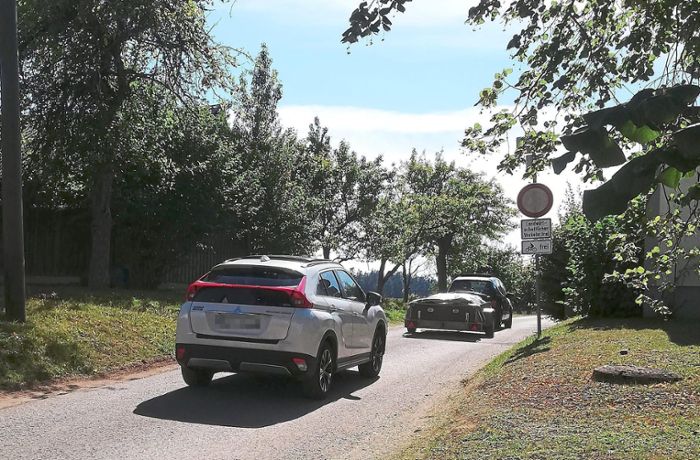 Verkehrschaos in Römlinsdorf: Autofahrer nutzen massenhaft verbotenen Schleichweg