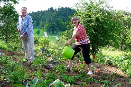Am Ottilienberg in  Bräunlingen haben Ulrike Kramer und und Ehemann Heiner Bank einen Kräuter- und Gemüsegarten angelegt und sich einen Herzenswunsch erfüllt. Im kommenden Jahr sind hier Führungen geplant. Foto: Lendle Foto: Schwarzwälder-Bote