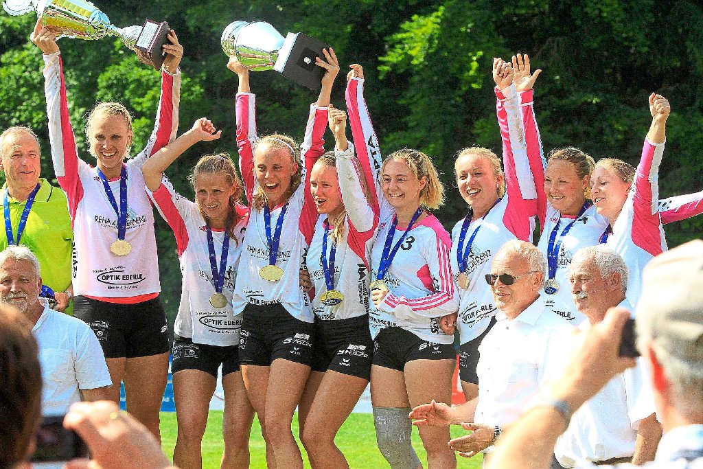 Grenzenlose Freude  beim  TSV Dennach: Die Spielerinnen dürfen sich nun Europapokalsieger nennen.