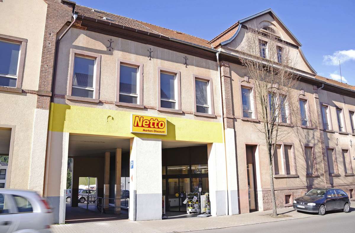 Im Gebäude der  ehemaligen Zigarrenfabrik Krämer  in der Seelbacher Hauptstraße befindet sich mittlerweile ein  Netto-Markt. Das Gebäude wurde nun von einem Investor gekauft, die genauen Pläne sind allerdings noch nicht bekannt. Foto: Kiryakova