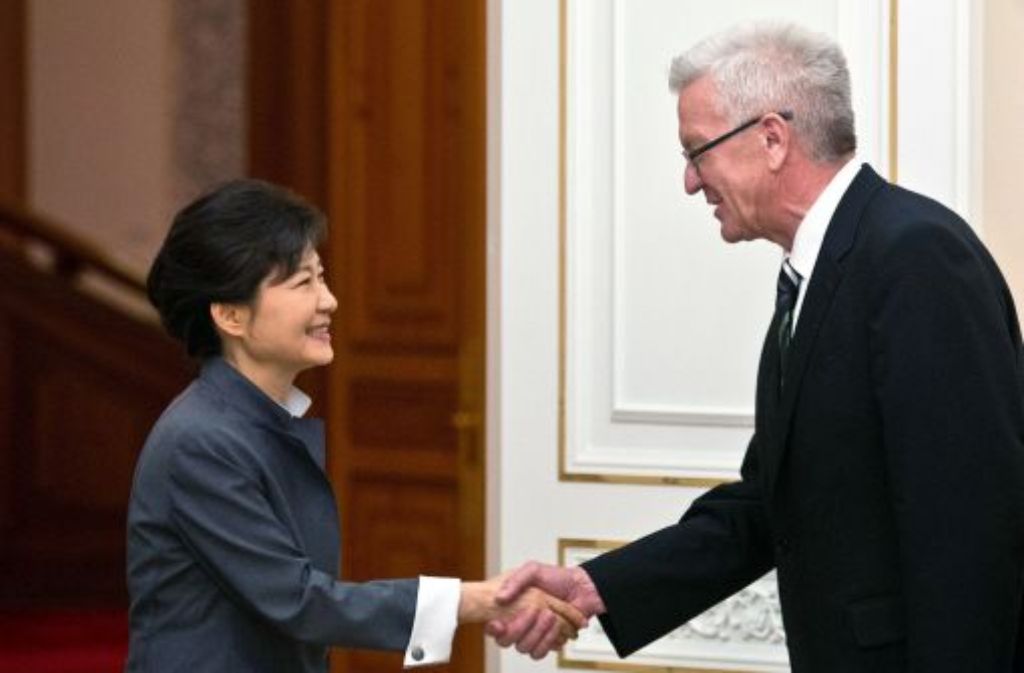 Die Präsidentin der Republik Südkorea, Park Geun-hye, empfängt den baden-württembergischen Ministerpräsidenten Winfried Kretschmann. Foto: dpa