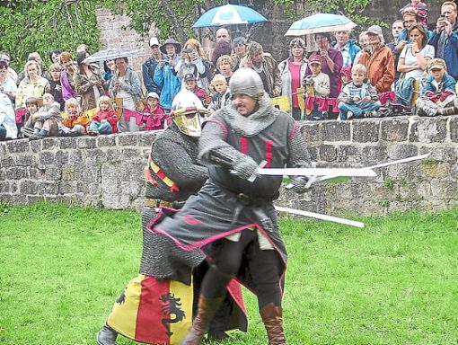 Die Ritter werden sich auf dem Gelände der Klosterruine ein spannendes Duell liefern.  Foto: Archiv Foto: Schwarzwälder Bote