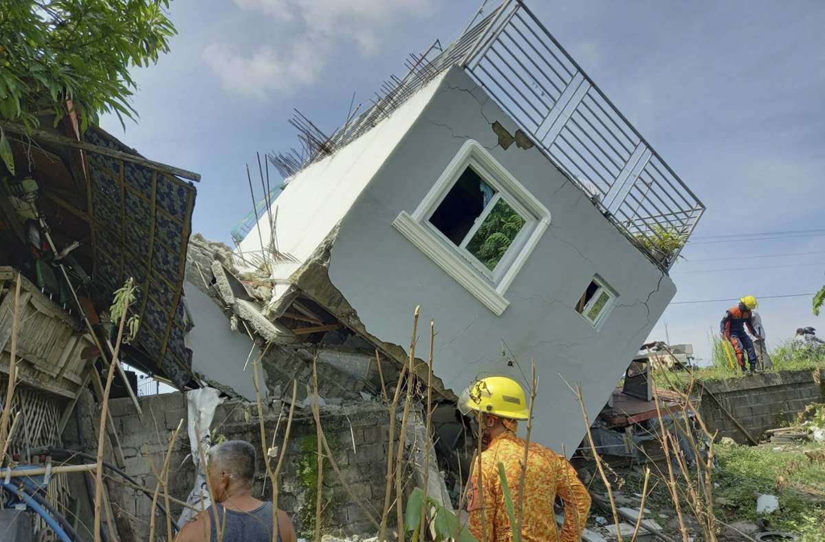 Philippinen: Schweres Erdbeben erschüttert Inseln –  Tote und Verletzte
