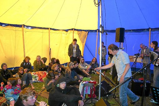 Musik und Gedankenaustausch war beim Camp Action, Mond und Sterne in Simmersfeld angesagt. Foto: Trommer Foto: Schwarzwälder-Bote