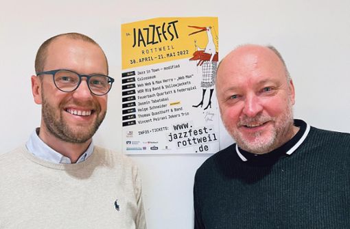 Simon Busch (links) und Claus Gams freuen sich, mit dem Jazzfest wieder richtig durchstarten zu können, und hoffen auf viele Festivalbesucher. Foto: Siegmeier