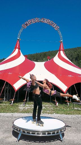 Auch Akrobaten des Zirkus Charles Knie zeigen ihr Können.  Foto: Günther Foto: Schwarzwälder-Bote