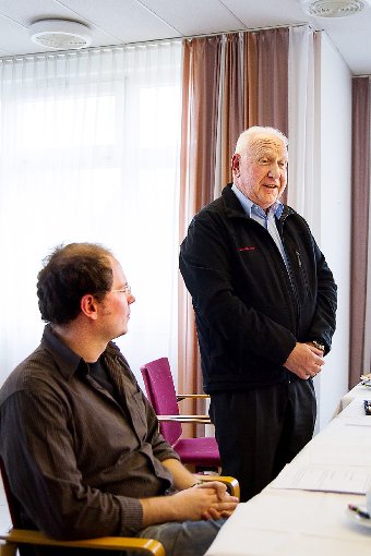 Michael Frommer (links) und Hans-Peter Zizmann zeigen die aktuelle Situation der Balinger AWO auf Foto: Deregowski Foto: Schwarzwälder-Bote