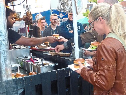 Beim Streetfood-Festival war von Freitag bis Sonntag auf dem Schramberger Rathausplatz kulinarisch viel geboten. Foto: Schwarzwälder Bote