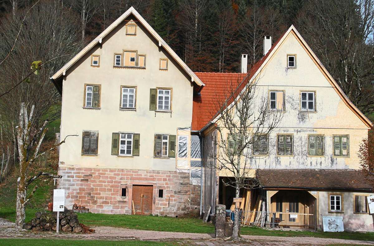 Das alte Gasthaus Löwen war einst das Herz der Glashütte Buhlbach. Jetzt wird es mit viel Mühe, gefördert durch Finanzspritzen der Bundesregierung, saniert. Doch das braucht seine Zeit. Foto: rt