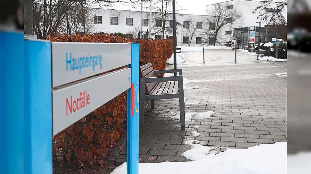 Das Spaichinger Krankenhaus steht auf der Kippe. Eine zentrale Klinik in Tuttlingen sei für den Nachbarlandkreis nicht zuletzt unter Kostengesichtspunkten zukunftsträchtiger, sagen Reformer.   Foto: Braungart
