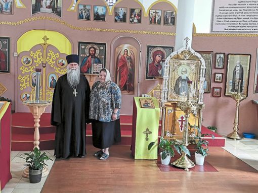 Priester Eugen Skopinzew und seine Ehefrau Valentina fühlen sich wohl in der Kapelle von Maria Tann. Foto: Schimkat Foto: Schwarzwälder Bote