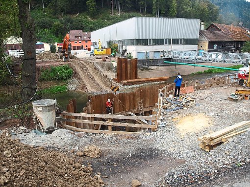 Neue Sannwaldbrücke: Die Probleme lauerten im Untergrund.  Foto: Hölle