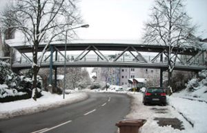 Die  Fuß- und Radwegbrücke auf der Charlottenhöhe wird ab Montag saniert. Foto: Stadt Foto: Schwarzwälder Bote