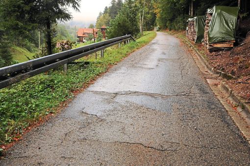 Die Auffahrt zum Hinterbach soll noch dieses Jahr erneuert werden. Foto: Ziechaus Foto: Schwarzwälder Bote