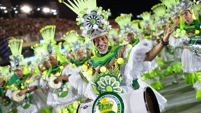 Karnevalsauftakt in Rio: Umzüge im Sambodrom starten