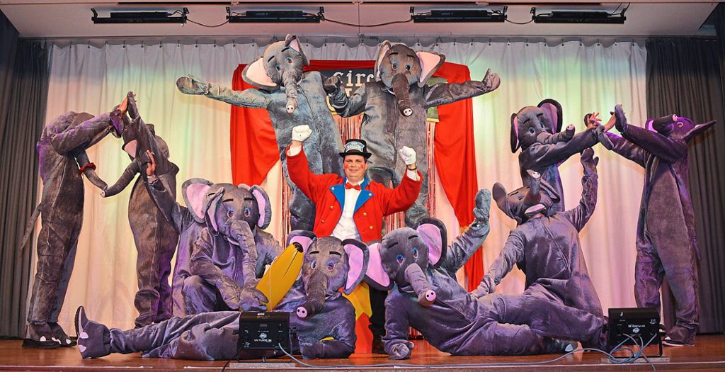 Villingen Schwenningen Vorhang Auf Im Circus Rollini Villingen