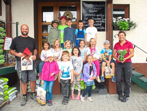 Der Walzmühle statteten die Regenbogenkinder des Kindergartens St. Elisabeth Altheim einen Besuch ab. Foto: Kiga Foto: Schwarzwälder Bote