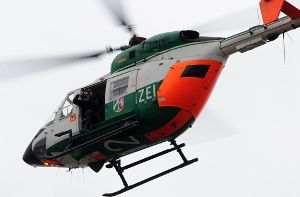 Mit einem Hubschrauber fahndete die Polizei nach dem Schützen in Frankfurt (Symbolbild) Foto: dpa