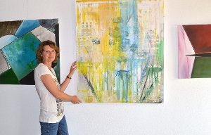 Claudia Baumgartner stellt seit  Mittwoch im Treffpunkt Schiltach aus. Es ist ihre erste Einzelausstellung.  Foto: Herzog Foto: Schwarzwälder-Bote