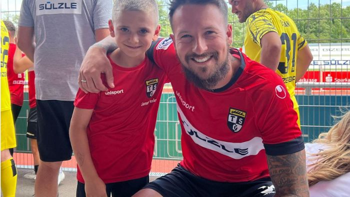 Siebenjähriger leidet an Louis-Bar-Syndrom - und liebt Fußball