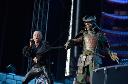 Iron Maiden auf dem Wasen: Eddie fordert Bruce Dickinson. Foto: Lichtgut/Max Kovalenko