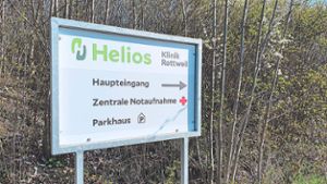Noch sind die Wege zur Helios-Klinik in Rottweil offen, sprich: das Krankenhaus hat die Pandemie-Lage im Griff. Foto: Otto