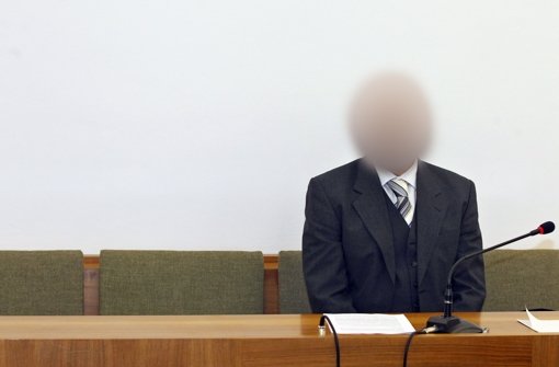 Der ehemalige Chef-Drogenfahnder von Kempten im Allgäu auf der Anklagebank. Foto: dpa