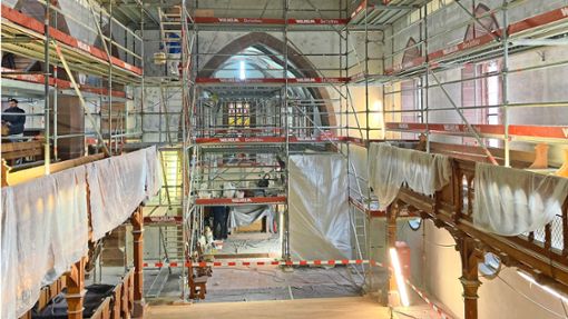 Noch ist der Innenraum der Sankt Blasiuskirche eine Baustelle. Zu Ostern sollen dort aber wieder Gottesdienste geifert werden. Foto: Felix Biermayer