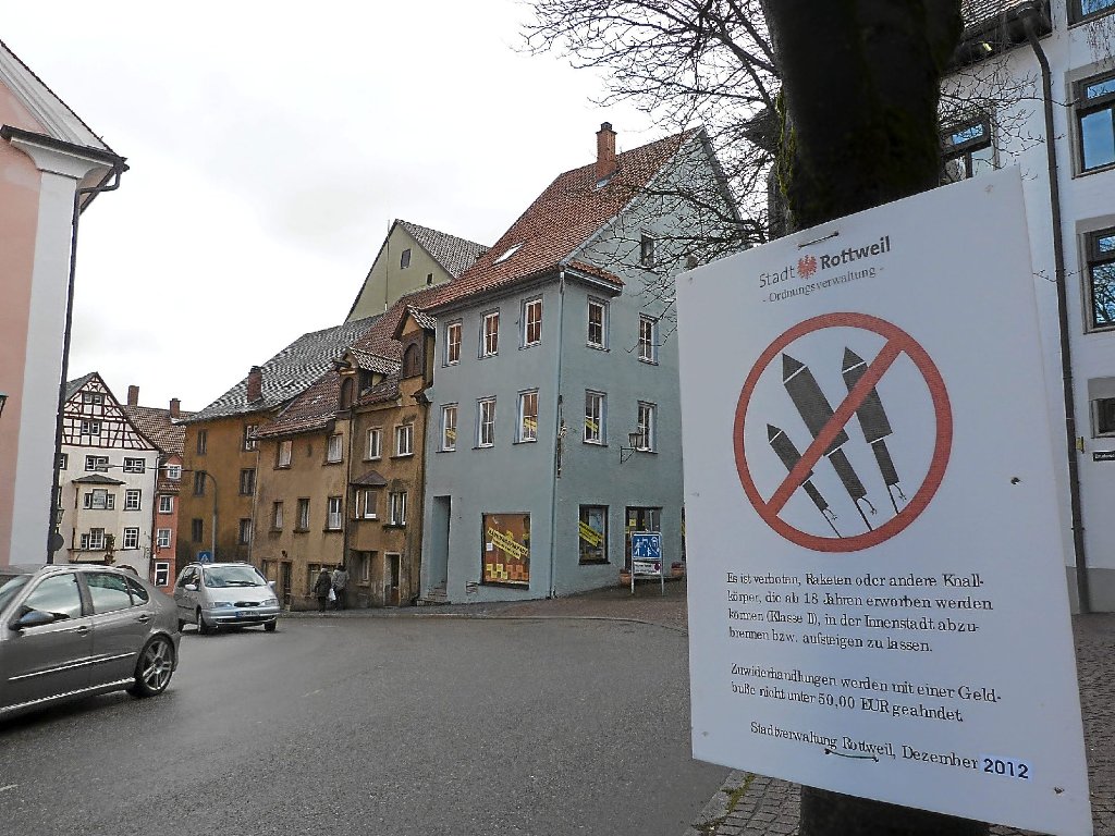 Wer in der Innenstadt knallt, muss zahlen: An Silvester wurde für viele Städte ein Böllerverbot verhängt. So auch in Rottweil...Zum Artikel