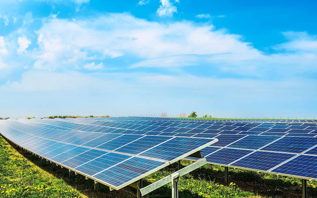Photovoltaik-Anlagen sorgen immer wieder für Diskussionen. Foto: Stephan Leyk – stock.adobe.com