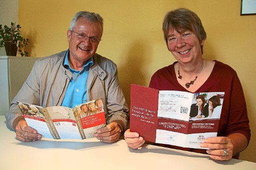 Christian Müller-Heidt und Doris Borchert laden ehrenamtliche Familienbetreuer zum Informationsabend ein.   Foto: Heinig Foto: Schwarzwälder-Bote