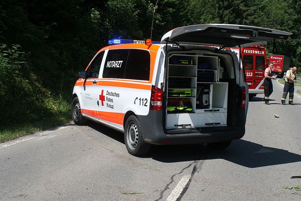 Bei einem Unfall zwischen Donaueschingen und Wolterdingen ist am Donnerstagmorgen ein Autofahrer schwer verletzt worden.