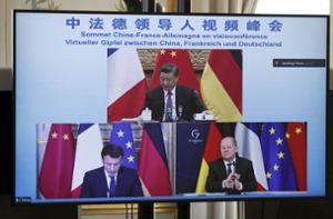 Olaf Scholz und Emmanuel Macron sprechen mit Chinas Staatschef Xi Jinping über den Ukraine-Krieg. Foto: dpa/Benoit Tessier