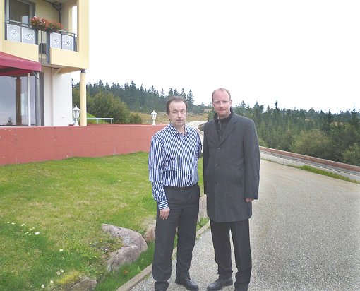 Heiko Fahrner (links), Geschäftsführer des Schliffkopf-Hotels, und Timm Kern. Foto: Schmollinger