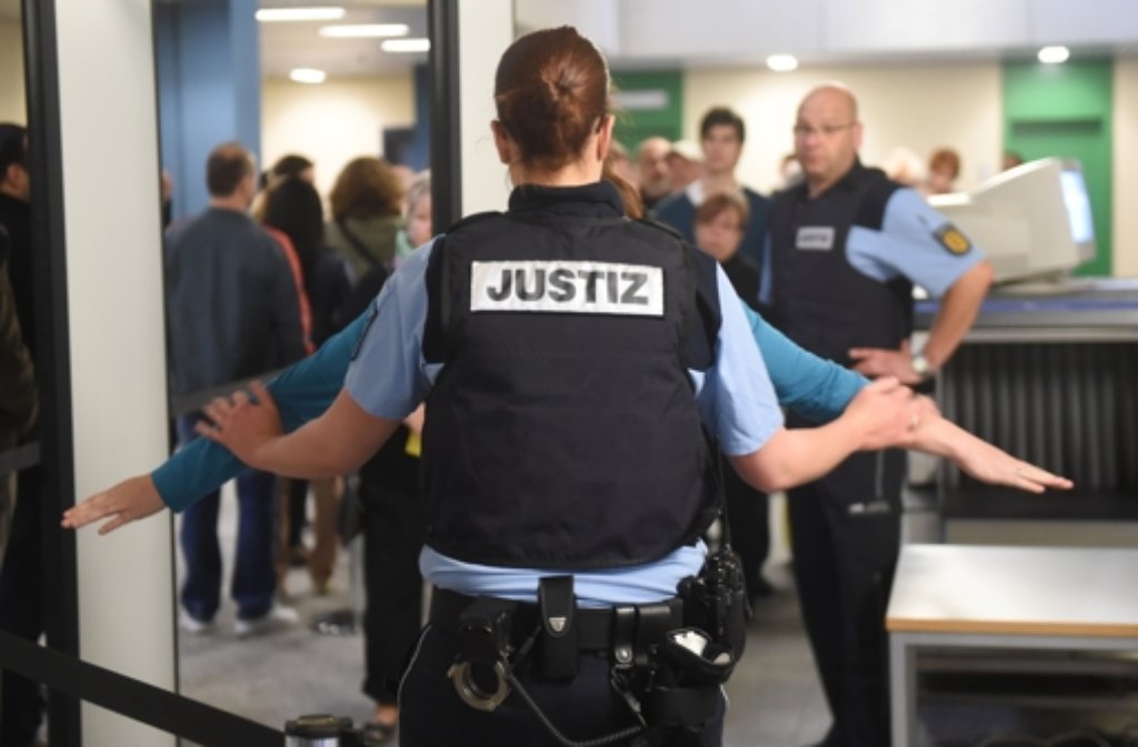 Im Landgericht Mannheim hat am 22. April 2014 der Prozess gegen den mutmaßlichen Mörder einer 20-jährigen Austauschstudentin aus Litauen begonnen. Foto: dpa