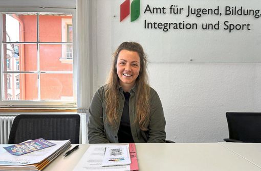 Livia Renna ist seit Oktober in der Position der städtischen Flüchtlingsbeauftragten. Sie freut sich, das Programm der interkulturellen Wochen vorstellen zu dürfen. Foto: Schölzel