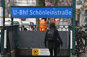 Der videoüberwachte Tatort im Berliner Bezirk Neukölln – in dieser Station wurde der Obdachlose angegriffen. Foto: dpa