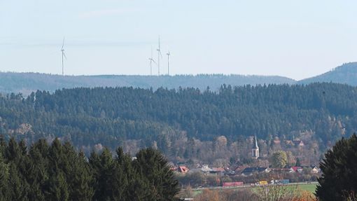 Auf dem Höhenzug östlich von Bad Dürrheim werden wohl noch mehr Windräder gebaut. (Archiv) Foto: Eich