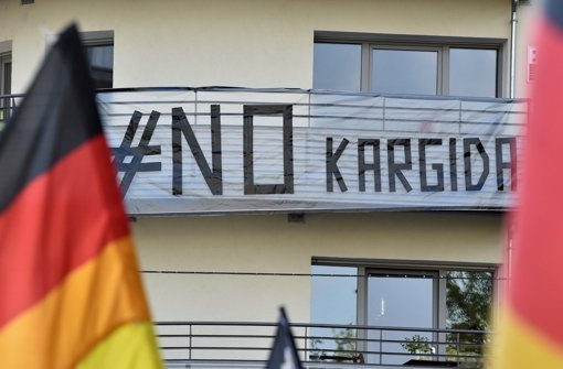 Am Dienstag ist es in Karlsruhe wieder zu einer Demonstration der Pegida-Bewegung gekommen. Gegendemonstranten waren auch vor Ort. Foto: dpa