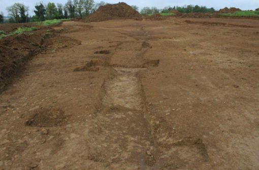 Auf dem Ausgrabungsgelände sind Spuren einer jungsteinzeitlichen Siedlung entdeckt worden. Foto: Steinmetz