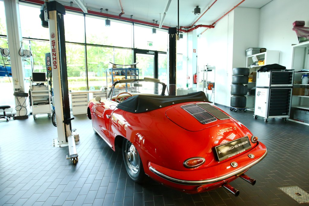 So sieht es in der Werkstatt des Porsche-Museums aus. Foto: Benjamin Beytekin