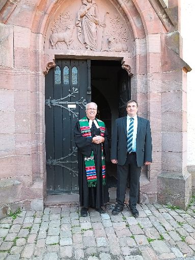 Mit Andreas Wagner (rechts) hat die evangelische Kirchengemeinde Bad Liebenzell einen neuen Mesner, dessen Kompetenz nicht nur Pfarrer Dieter Lohrmann schätzt.  Foto: Stocker Foto: Schwarzwälder-Bote