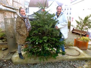 Freuen sich auf das vierte Weihnachtsmärktle mit Christbaum: Petra Gantenbein-Mayer (links) und Sandra-Maria  Hirlinger. Foto: Renner Foto: Schwarzwälder Bote